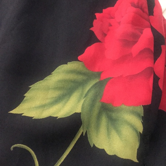 Loud Red Rose Pattern Skirt Y2k Large Flower Pattern skirt. - Picture 5 of 8